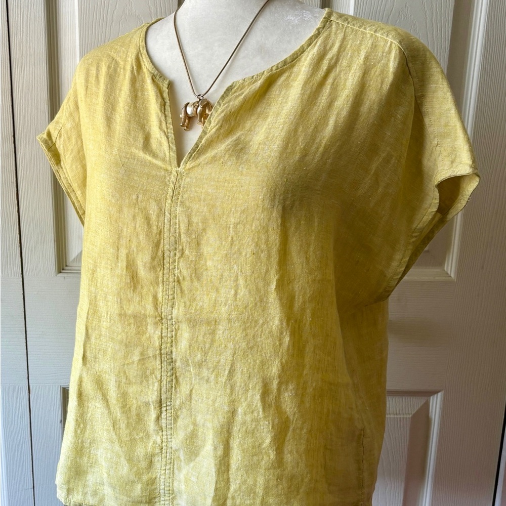 TAHARI 100% linen cap sleeve ladies top, size small. Machine washable
